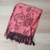 PASHMINA BÚLGARA TERRACOTA CON FLORES SIN GUARDA DE BORDE . 70 X 180 CM.