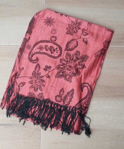 PASHMINA BÚLGARA TERRACOTA CON FLORES SIN GUARDA DE BORDE . 70 X 180 CM.