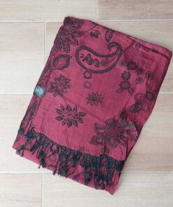 PASHMINA BÚLGARA BORDO CON FLORES SIN GUARDA DE BORDE . 70 X 180 CM.