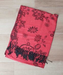 PASHMINA BÚLGARA ROJA CON FLORES SIN GUARDA DE BORDE . 70 X 180 CM.