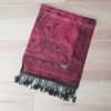 PASHMINA BÚLGARA BORDO CON FLORES Y GUARDA DE BORDE . 70 X 180 CM.