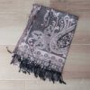 PASHMINA BÚLGARA ROSA CON FLORES Y GUARDA DE BORDE . 70 X 180 CM.