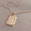 DIJE DE ACERO DORADO MEDALLA RECTANGULAR TRABAJADA EN RELIEVE CON INICIAL "B" Y CADENA ESPEJITO X 45 CM. TAMAÑO 15 X 20 MM