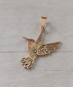 DIJE DE ACERO DORADO COLIBRÍ CALADO 25 X 30  MM