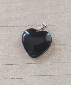 DIJE DE ACERO PIEDRA NEGRA EN FORMA DE CORAZÓN. 20 MM