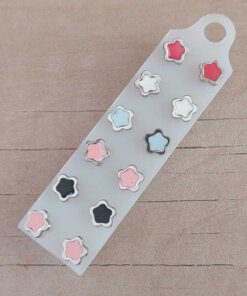 BLISTER DE AROS DE ACERO FLOR ESMALTADA MULTICOLOR X 6 PARES.