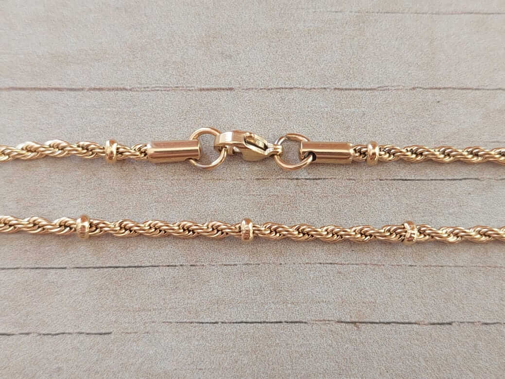CADENA DE ACERO DORADO SOGA 0.5 CON BOLITAS INTERCALADAS X 50CM.
