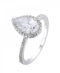 ANILLO PLATA PUNTO DE LUZ LAGRIMA CON ZIRCONES. PESO APROX. 2.71 GRS.