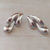 ARO DE ACERO TRIPLE GOTA EN CASCADA CON FRU FRU. TAMAÑO 15 X 28 MM