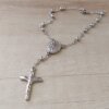 PULSERA DENARIO CON BOLITA 3 MM Y CRUZ CON CRISTO EN RELIEVE