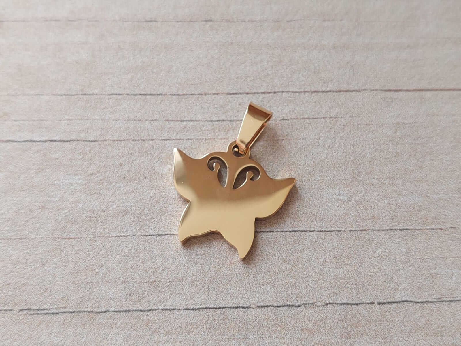 DIJE DE ACERO DORADO MARIPOSA CALADA 15 X 20 MM
