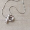 DIJE DE ACERO INICIAL P DE 15 X 19 MM CON CADENA CLAPTON CON BOLITAS DE 40 CM + EXT. DE 5 CM