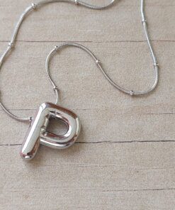 DIJE DE ACERO INICIAL P DE 15 X 19 MM CON CADENA CLAPTON CON BOLITAS DE 40 CM + EXT. DE 5 CM