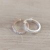 ARO DE ACERO BLANCO ARGOLLA 20 MM CON STRASS BLANCO TIPO SIN FIN.