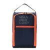 BOTINERO ACTIVE CON BOLSILLO FRONTAL CON CIERRE 31X17X11CM COLOR AZUL CON DETALLES NARANJA.