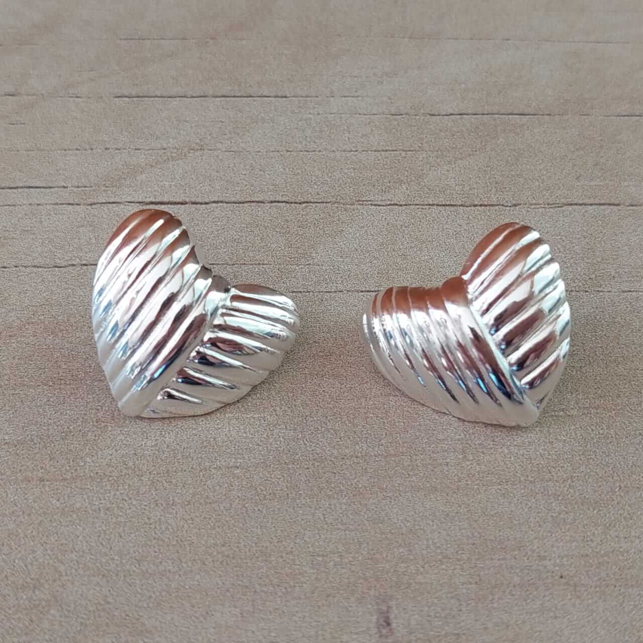 ARO DE ACERO BLANCO PASANTE CORAZÓN BOMBE CON RAYAS 20 MM