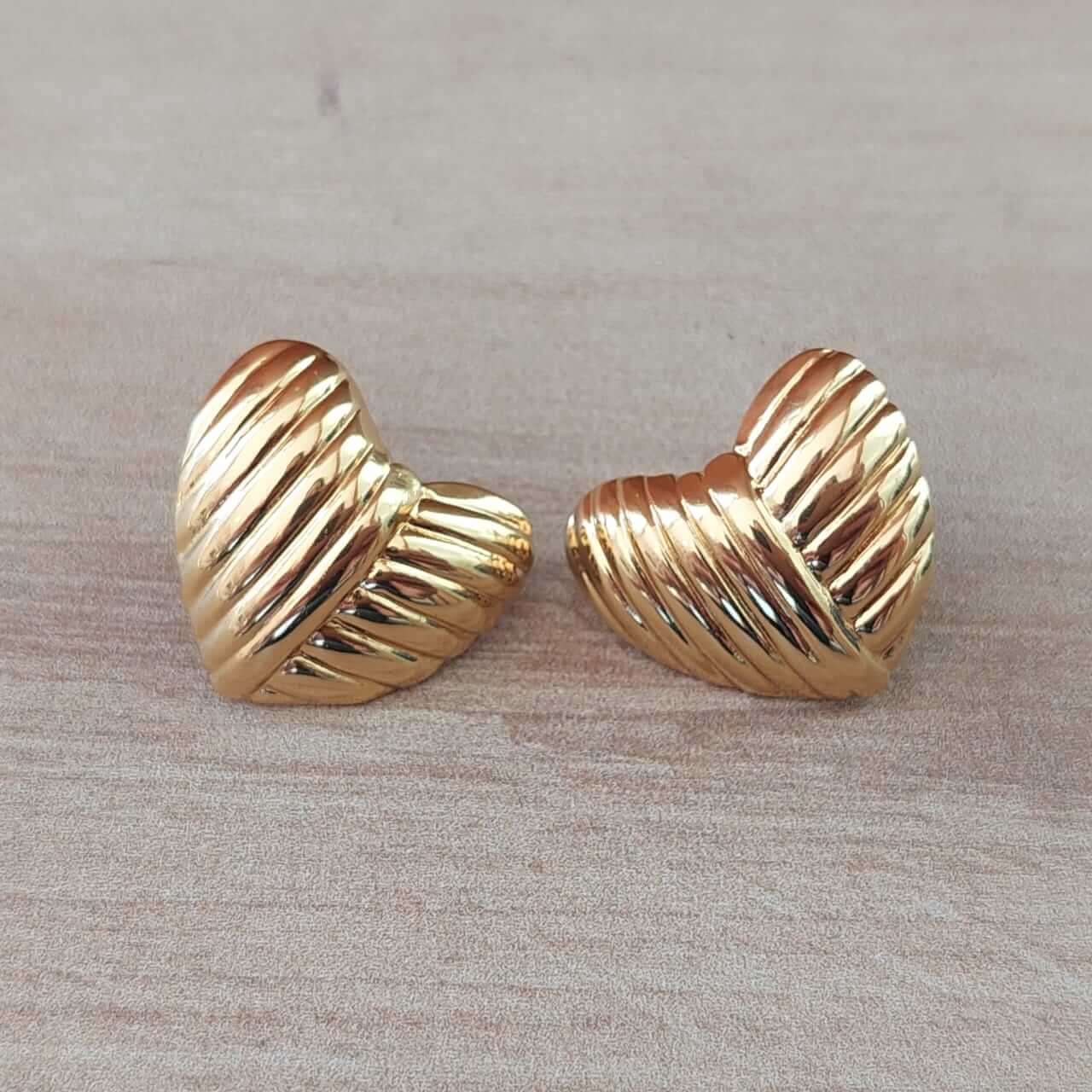 ARO DE ACERO DORADO PASANTE CORAZÓN BOMBE CON RAYAS 20 MM