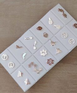 BLISTER DE AROS DE ACERO BLANCO FIGURA PULIDA CON ESPESOR X 12 PARES EN ALMOHADILLA EXHIBIDORA