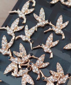 BLISTER DE AROS DE ACERO DORADO COLIBRÍ CON STRASS BLANCO X 12 PARES.