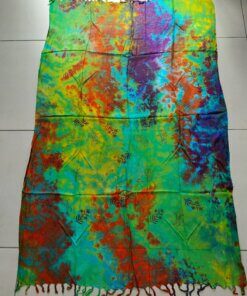 PAREO HINDU BATIK CON FLECOS MULTICOLOR CON ESTAMPA GAJOS DE PLANTAS. TAMAÑO 100 X 180 CM.