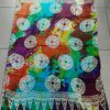 PAREO HINDU BATIK CON FLECOS MULTICOLOR, ESTAMPA GEOMÉTRICA "CÍRCULOS". TAMAÑO 100 X 180 CM.