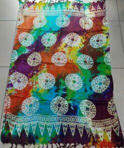 PAREO HINDU BATIK CON FLECOS MULTICOLOR, ESTAMPA GEOMÉTRICA "CÍRCULOS". TAMAÑO 100 X 180 CM.
