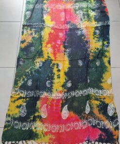PAREO HINDU BATIK CON FLECOS MULTICOLOR CON ESTAMPA BLANCA ARABESCOS. TAMAÑO 100 X 180 CM.