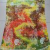PAREO HINDU BATIK CON FLECOS MULTICOLOR, ESTAMPA MEDUSAS Y PECES. TAMAÑO 100 X 180 CM.