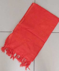 PAREO HINDÚ LISO BORDADO CON FLECOS. COLOR CORAL, TAMAÑO 100 X 180 CM