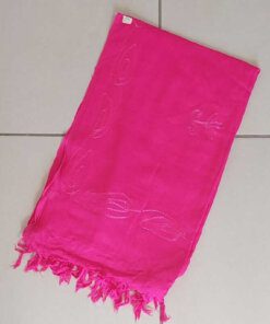 PAREO HINDÚ LISO BORDADO CON FLECOS. COLOR FUCSIA, TAMAÑO 100 X 180 CM