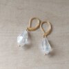 ARO DE ACERO DORADO BRISURA CON LAGRIMA CRISTAL. LARGO TOTAL 32 MM.