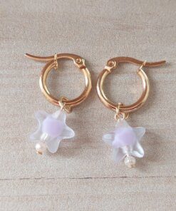 ARO DE ACERO DORADO ARGOLLA 15 MM CON DIJE ESTRELLA ACRÍLICO LILA.