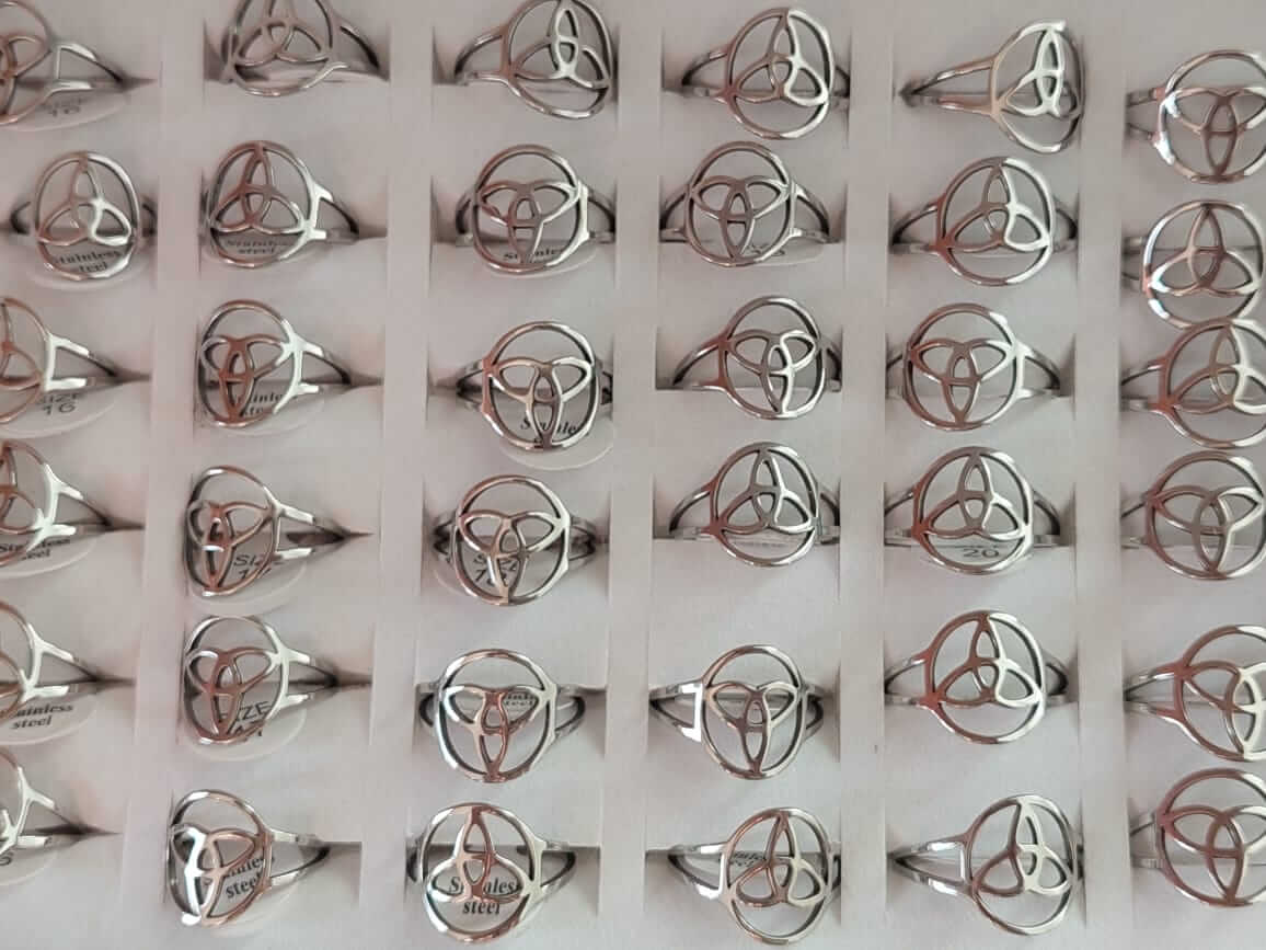 ANILLOS FIGURA CALADA DE ACERO (TRIQUETA CELTA) X 36 UNIDADES SURTIDOS EN MEDIDAS. MEDIDA DEL 16 AL 21. - Imagen 2
