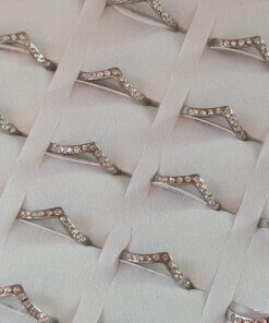 ANILLOS DE ACERO ALIANZA GRIEGA CON STRASS X 36 UNIDADES. (MEDIDAS DEL 16 AL 20)