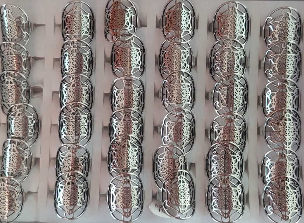 ANILLOS FIGURA CALADA DE ACERO, CUBO DE METATRON X 36 UNIDADES SURTIDOS EN MEDIDAS. MEDIDA DEL 16 AL 21. - Imagen 2