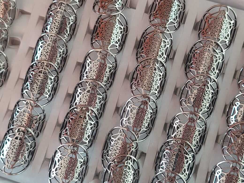 ANILLOS FIGURA CALADA DE ACERO, CUBO DE METATRON X 36 UNIDADES SURTIDOS EN MEDIDAS. MEDIDA DEL 16 AL 21.