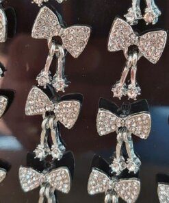 BLISTER DE AROS PASANTE DE ACERO MOÑO CON STRASS Y STRASS COLGANTES. X 12 PARES.