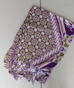 PAREO INDONESIA ESTAMPADO CON FLECOS. 100 X 180 CM.