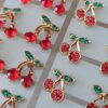 BLISTER DE AROS PASANTE DE ACERO DORADO CEREZA/GUINDA CON STRASS X 12 PARES.