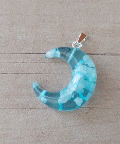 DIJE DE ACERO BLANCO LUNA ACRÍLICO NUBE CELESTE. BRILLA EN LA OSCURIDAD. MEDIDA 20 X 24 MM