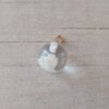 DIJE DE ACERO DORADO ACRÍLICO BLANCO 15 MM. BRILLA EN LA OSCURIDAD.
