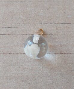 DIJE DE ACERO DORADO ACRÍLICO BLANCO 15 MM. BRILLA EN LA OSCURIDAD.