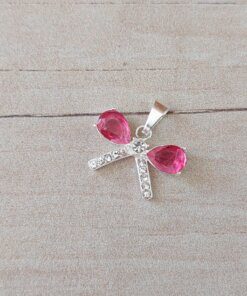 DIJE DE ACERO BLANCO MOÑO CON CUBIK FUCSIA. 17 X 10 MM