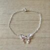 PULSERA DE ACERO BLANCO ESLABÓN ESPEJITO CON DIJE MOÑO EN EL CENTRO. LARGO 18 CM