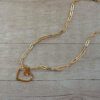 COLGANTE DE ACERO DORADO ESLABÓN FORCET 1.0 CON DIJE CORAZÓN CALADO. LARGO 44 CM + 5 CM EXT.