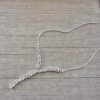 COLGANTE DE ACERO BLANCO ESLABÓN ESPEJITO 0.4 CON CENTRO TIRA DE STRASS BLANCO. LARGO 40 CM + 4 CM EXT.