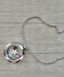 COLGANTE DE ACERO ESLABÓN ESPEJITO CON DIJE MEDALLA CON ESTRELLA Y STRASS ROSA EN SU INTERIOR. LARGO 44 CM + 5 CM EXT.