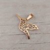 DIJE DE ACERO DORADO COLIBRÍ CALADO 28 X 17 MM