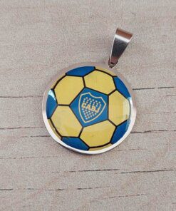 DIJE DE ACERO PELOTA FÚTBOL PLANA CON GAJOS ESMALTADOS AZUL Y AMARILLO. DIÁMETRO 25 MM
