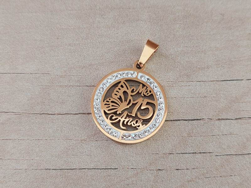 DIJE DE ACERO DORADO 15 AÑOS CON STRASS. TAMAÑO 22 MM